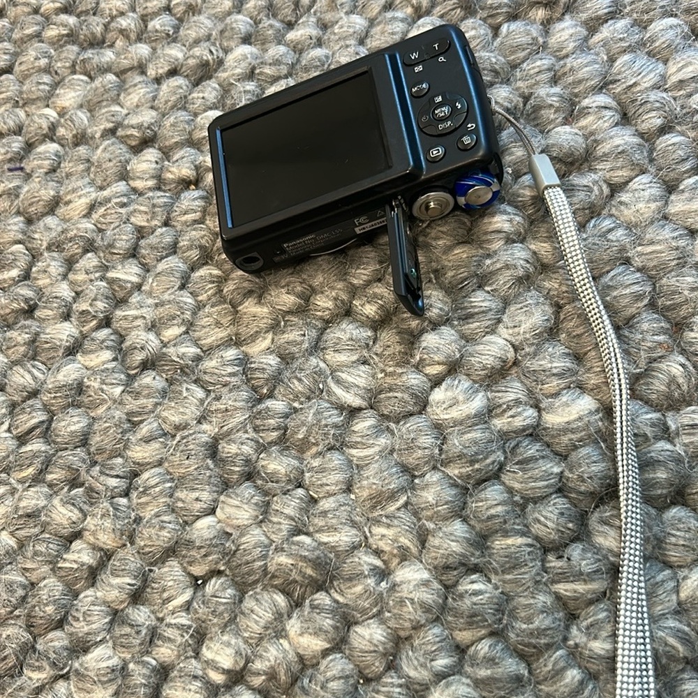 Panasonic Lumix DMC-LS5 Digital Camera - Picture 3 of 6